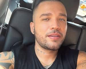 Jessi Uribe se le olvida una canción en pleno concierto,