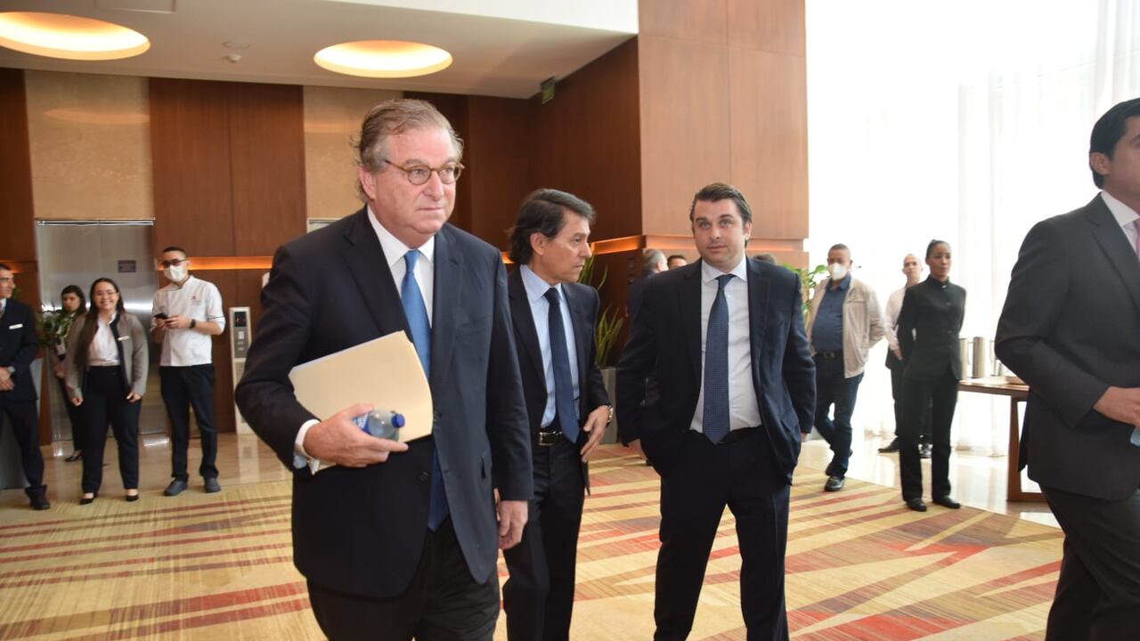 Jaime Gilinski y Gabriel Gilinski, durante la asamblea del Grupo Sura.