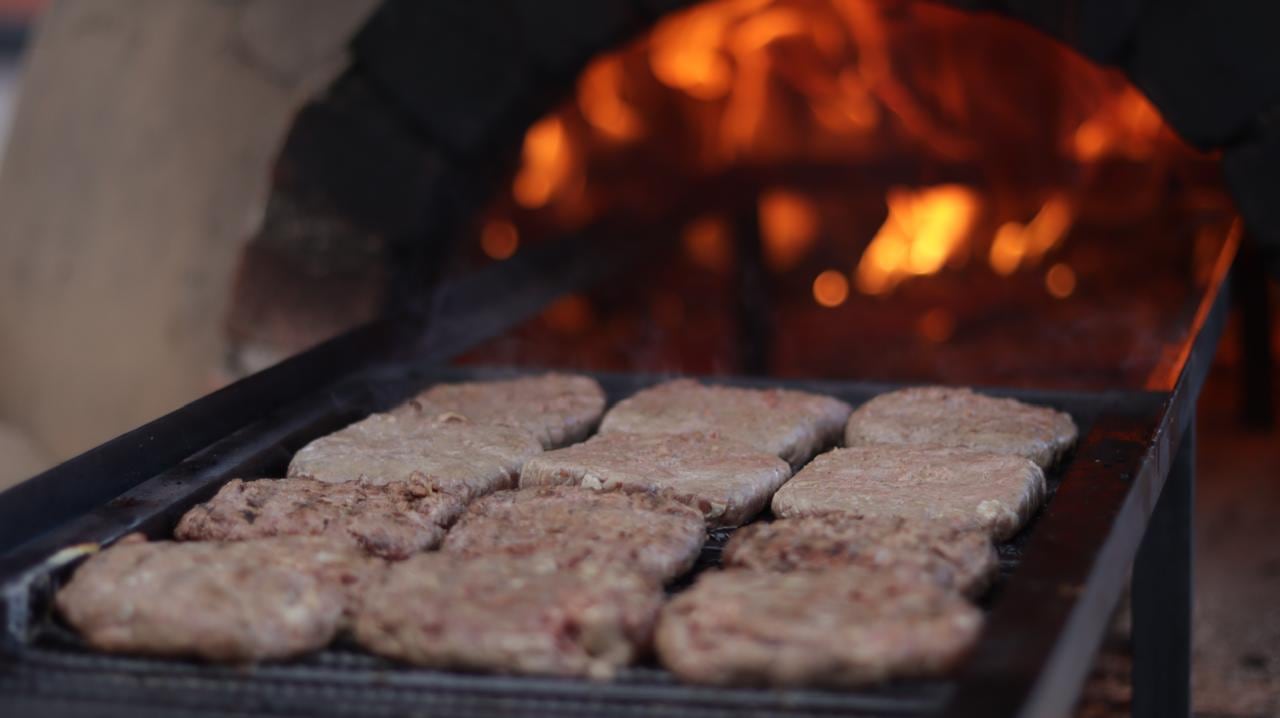 Carnes en horno de leña
