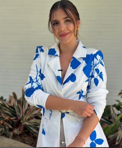 Isabella Atehortúa, presentadora colombiana.