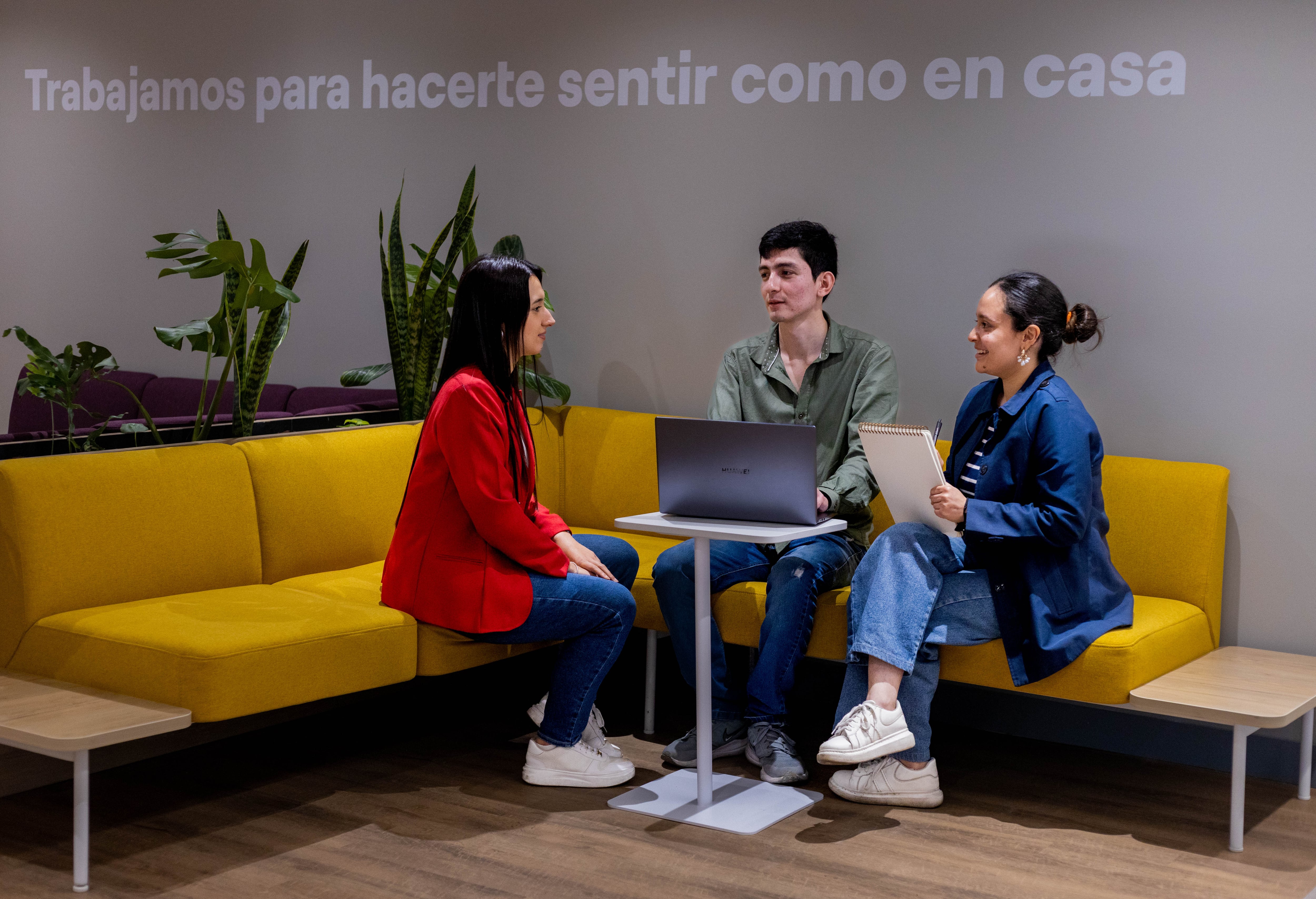 Las vacantes están disponibles para sedes administrativas y operativas en Bogotá, Cundinamarca, Huila y Atlántico.