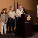 El jefe policial del condado Clark en Nevada, Kevin McMahill, le habla a la prensa sobre la explosión del Cybertruck frente al Trump International Hotel en Las Vegas, el 1 de enero del 2025.