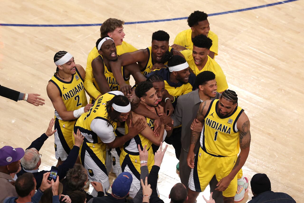 NEW YORK, NEW YORK - MAY 21: Tyrese Haliburton #0 of the Indiana Pacers is congratulated by his teammates after scoring a game-tying basket against the New York Knicks as time expires in the fourth quarter in Game One of the Eastern Conference Finals of the 2025 NBA Playoffs at Madison Square Garden on May 21, 2025 in New York City. NOTE TO USER: User expressly acknowledges and agrees that, by downloading and or using this photograph, User is consenting to the terms and conditions of the Getty Images License Agreement. (Photo by Al Bello/Getty Images)