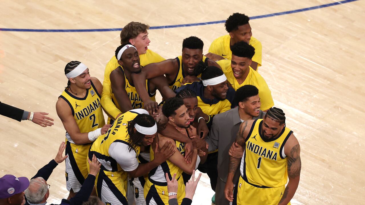 NEW YORK, NEW YORK - MAY 21: Tyrese Haliburton #0 of the Indiana Pacers is congratulated by his teammates after scoring a game-tying basket against the New York Knicks as time expires in the fourth quarter in Game One of the Eastern Conference Finals of the 2025 NBA Playoffs at Madison Square Garden on May 21, 2025 in New York City. NOTE TO USER: User expressly acknowledges and agrees that, by downloading and or using this photograph, User is consenting to the terms and conditions of the Getty Images License Agreement. (Photo by Al Bello/Getty Images)
