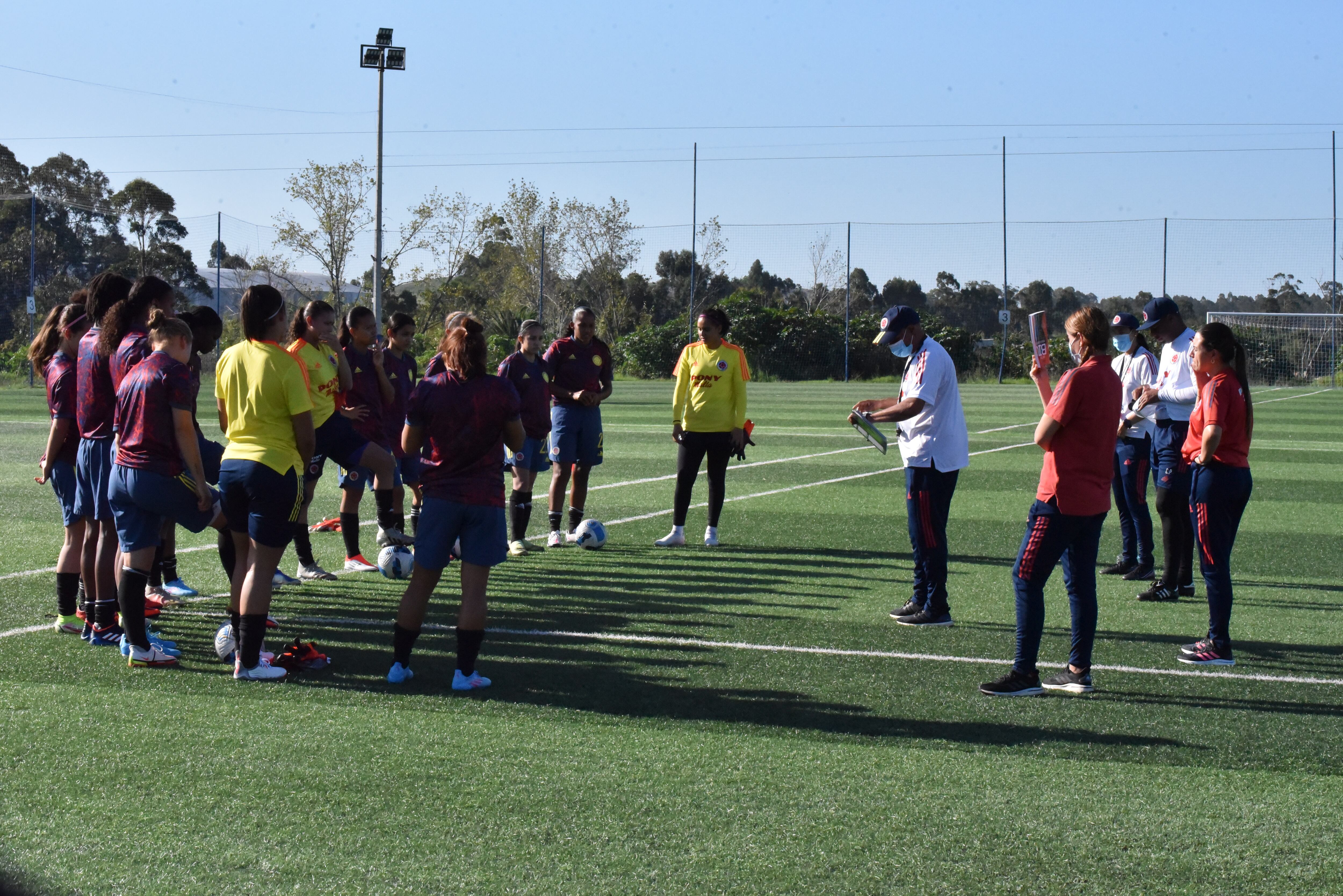 Selección Colombia femenina enfrenta el sudamericano sub 17 en Montevideo  que  clasificará a tres selecciones al Mundial FIFA de la India de la categoría.