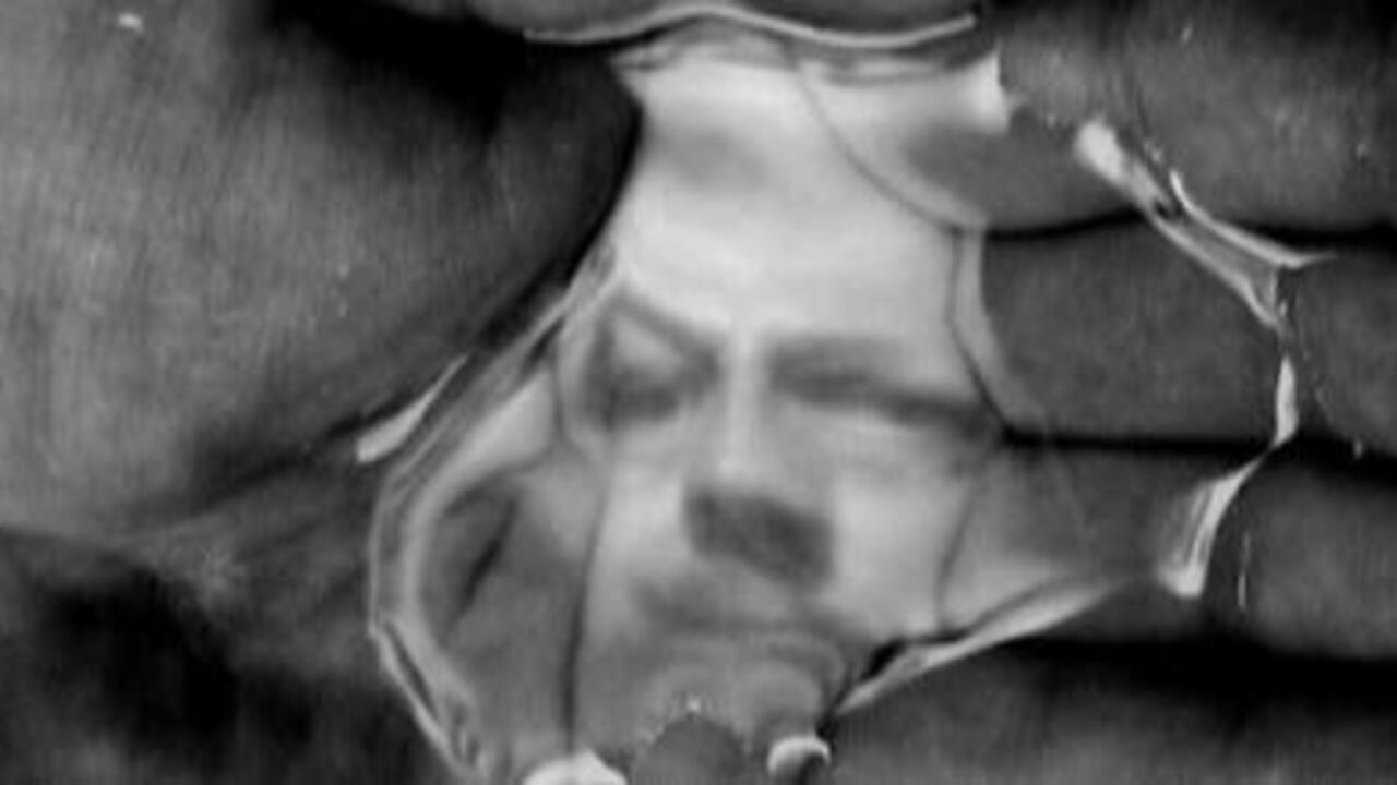 "Línea del destino", obra de Óscar Muñoz.