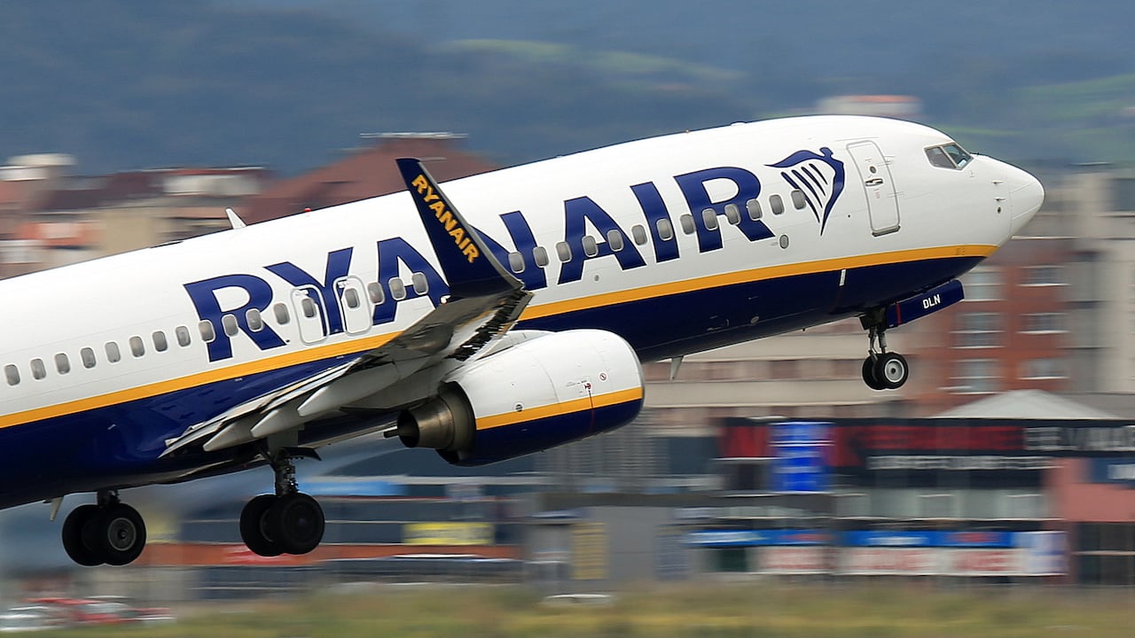 Ryanair es una de las aerolíneas de bajo costo más grandes de Europa y opera cientos de rutas en el continente.
