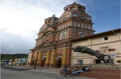 La región del Nordeste había sido tradicionalmente liberal. Pero registra variaciones debido a los líos judiciales del cacique de la zona, César Pérez García. Su trayectoria ha sido turbia. Estuvo imposibilitado para regresar al Congreso, pero se lanzó a la Asamblea de Antioquia en 2003 con el aval del Movimiento Nacional y ostentando su condición de jefe político. Eso explica que a partir de ese año, ese partido empezó a tener marcada presencia electoral en las elecciones del Nordeste, Bajo Cauca y Magdalena Medio. 