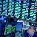 Los operadores trabajan en la Bolsa de Valores de Nueva York, en Nueva York, el miércoles 15 de junio de 2022. Foto AP/Seth Wenig