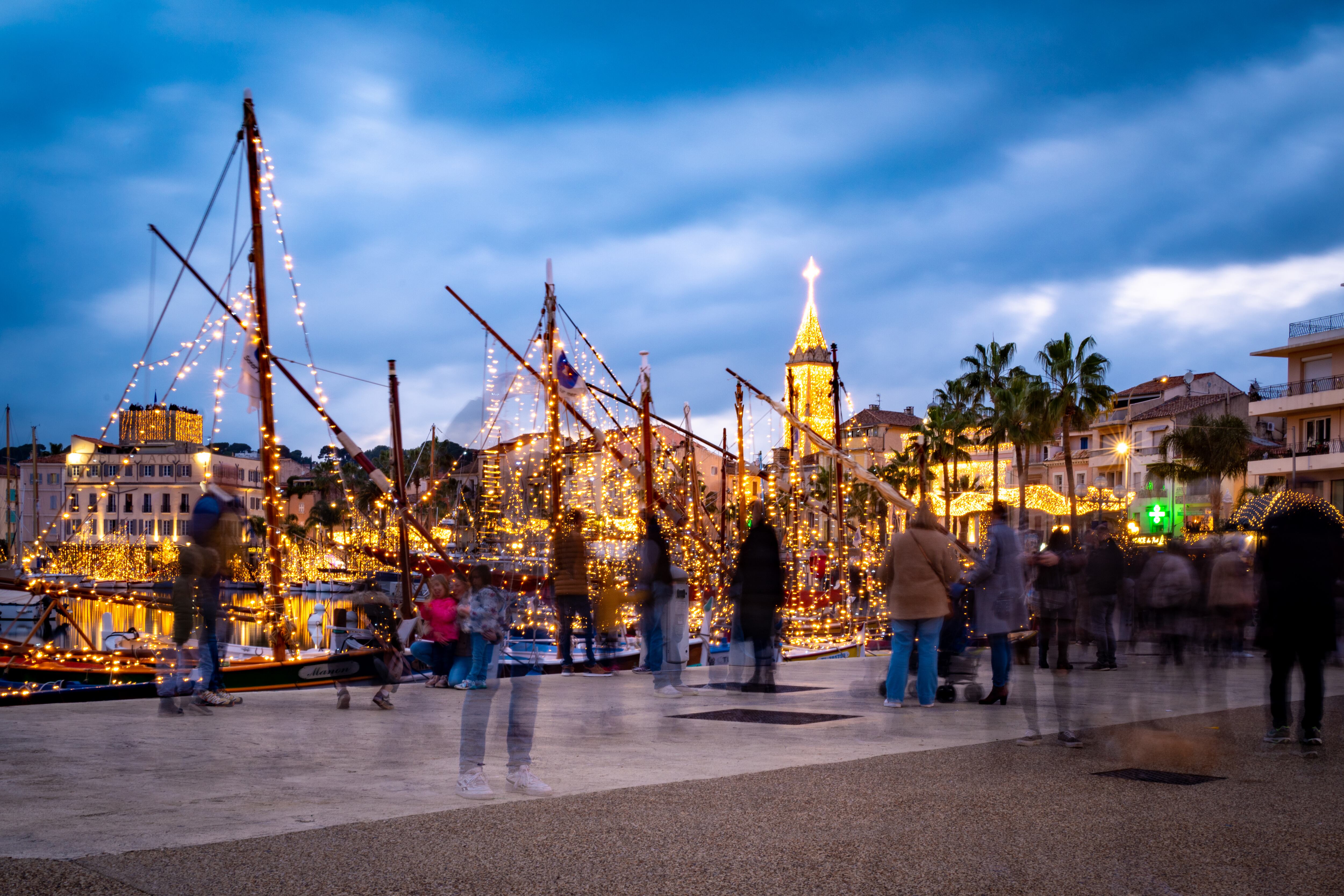Iluminaciones navideñas del puerto de Sanary