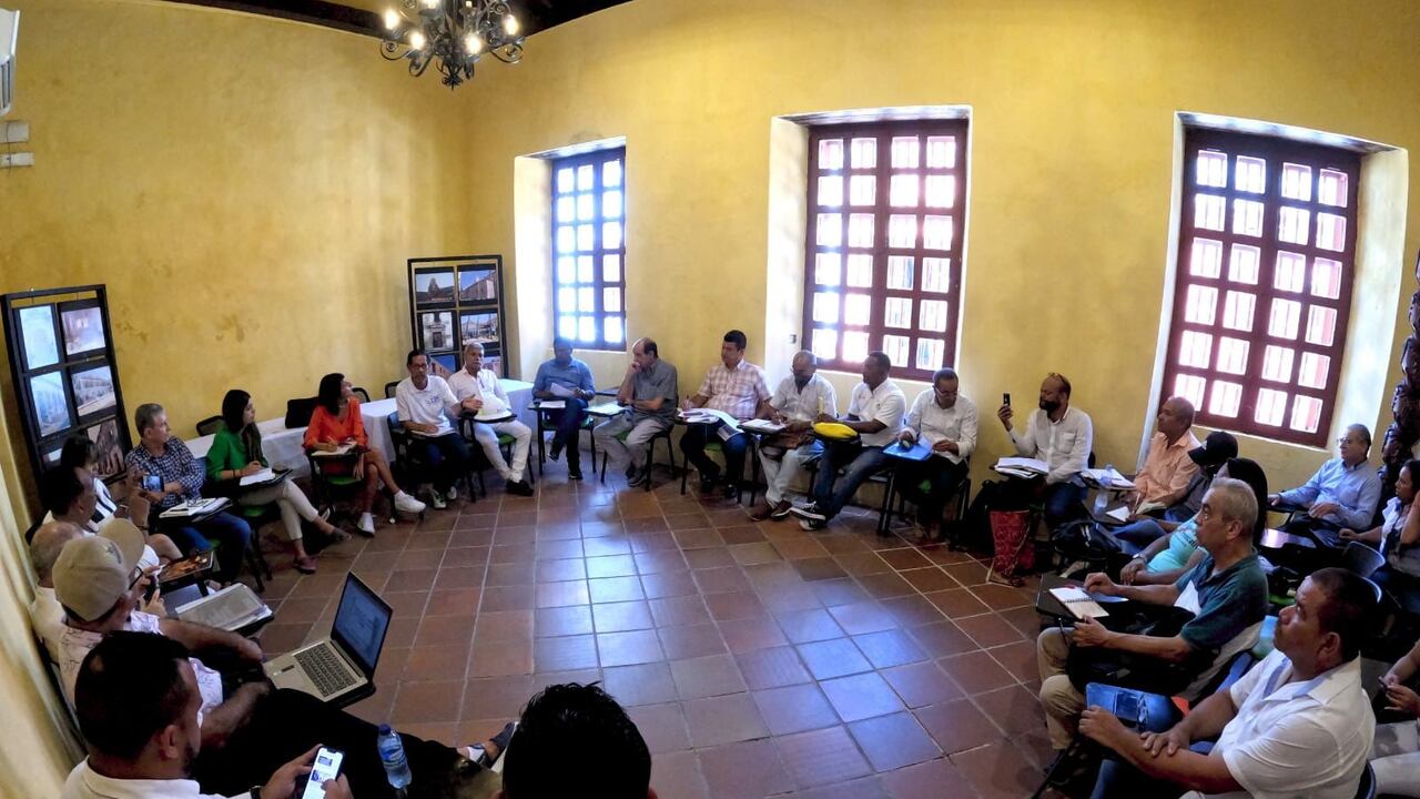 La ministra de Minas y Energía estuvo reunida con gremios y comerciantes en Cartagena.