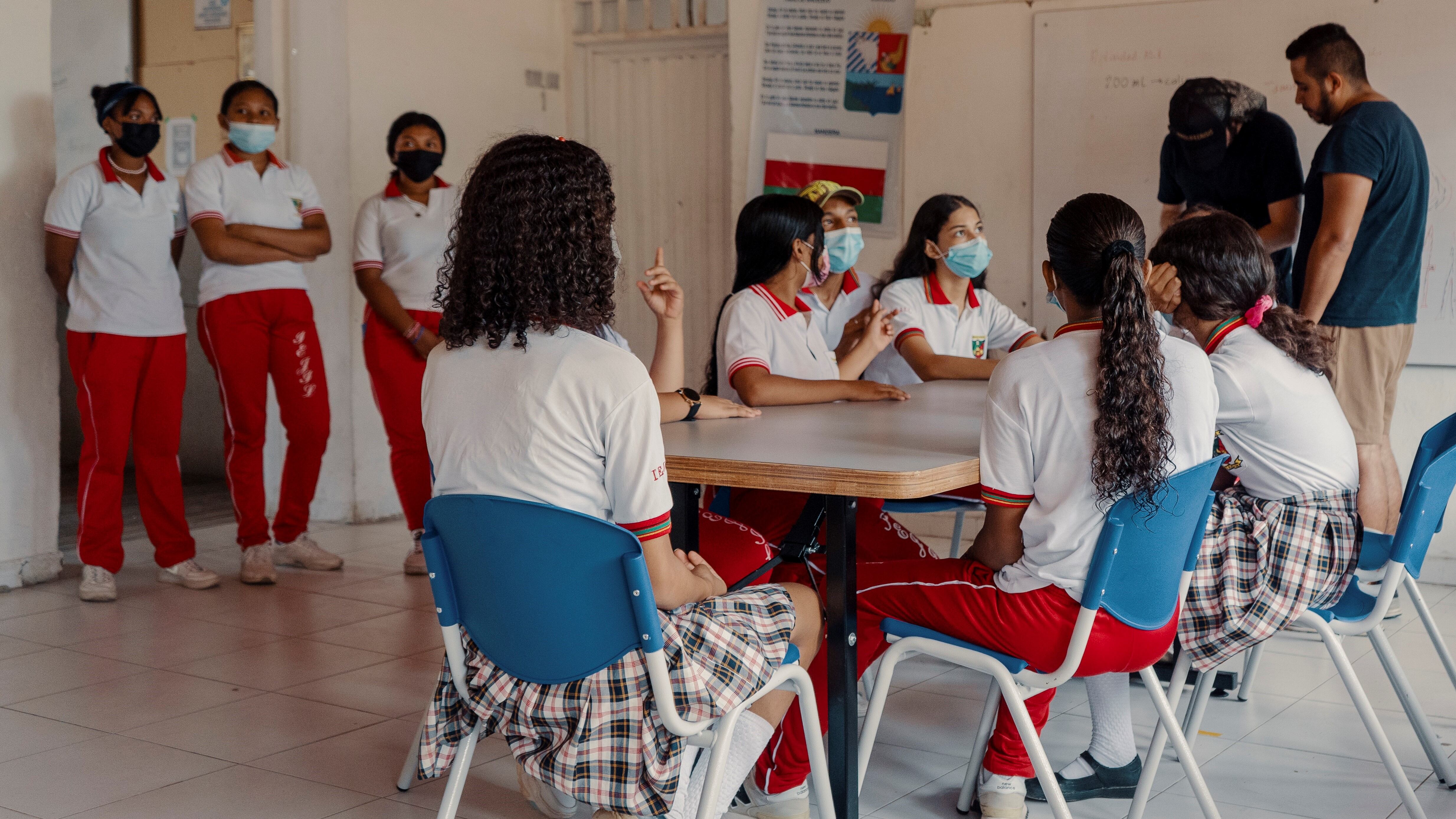 Las comunidades educativas fortalecen sus conocimientos usando las plataformas desarrolladas por la Fundación Carlos Slim: PruébaT, Capacítate para el Empleo y Aprende.