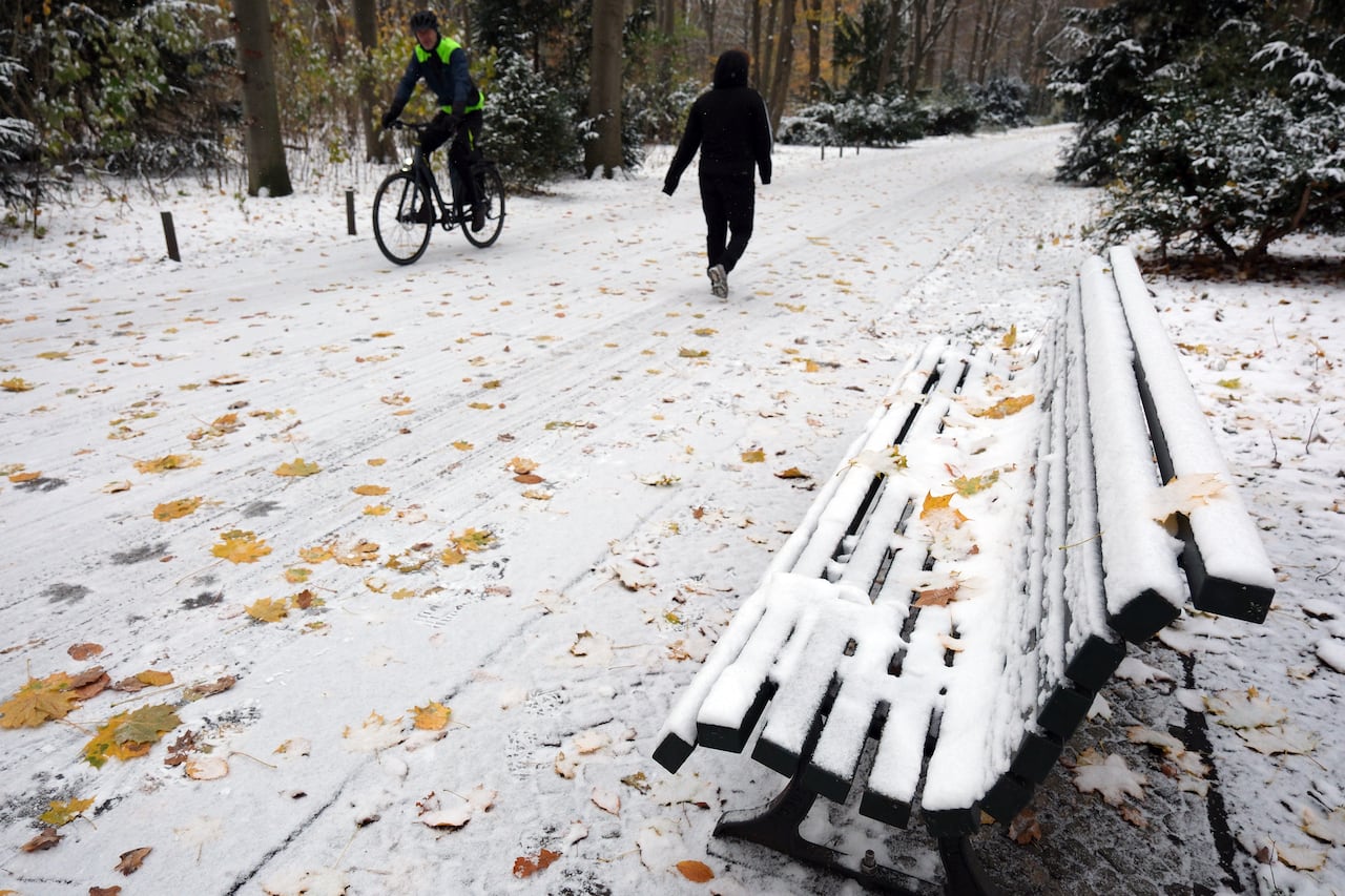 Una nevada en Berlín, Alemania. (Foto de Halil Sagirkaya/Anadolu vía Getty Images)