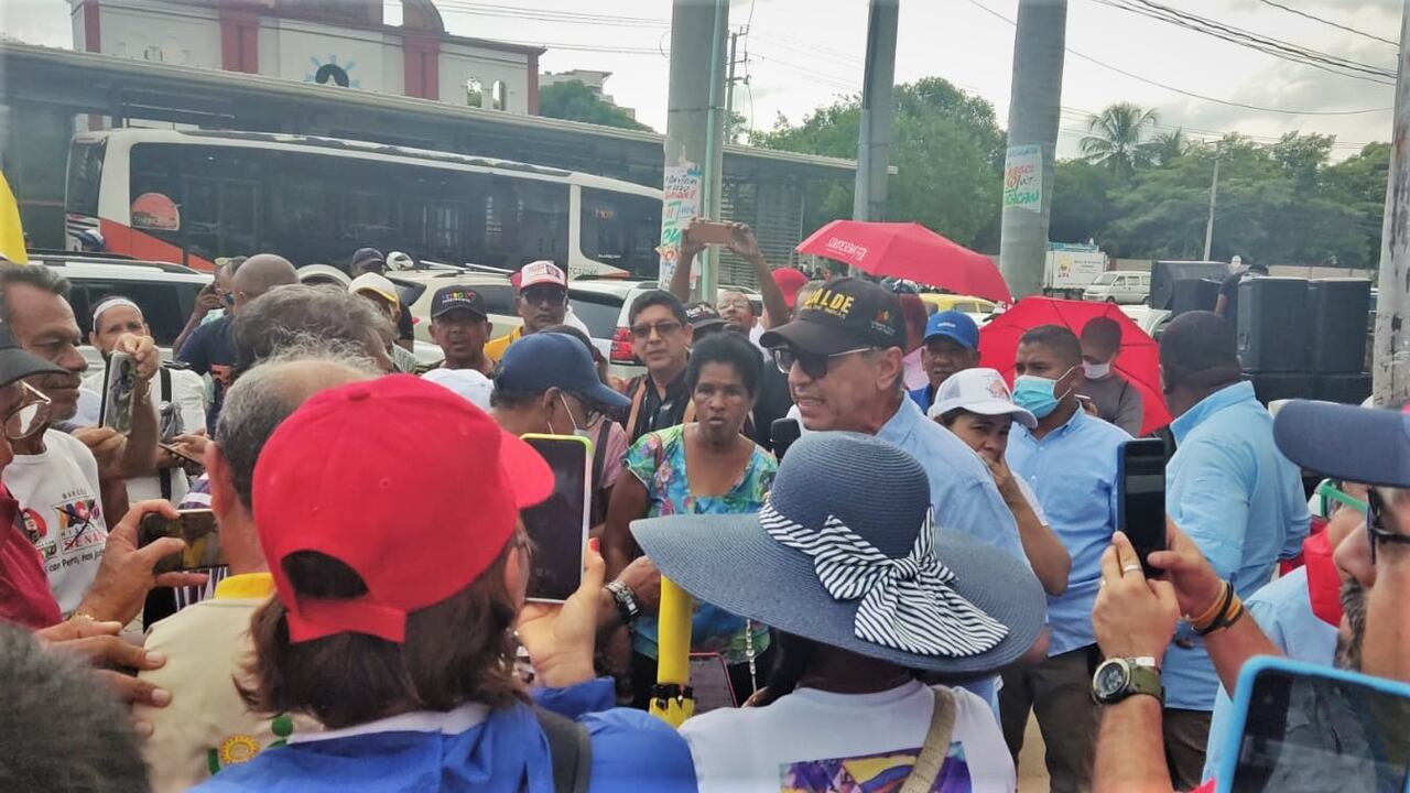 William Dau expresando su apoyo al Gobierno nacional en la marcha a favor de Petro.