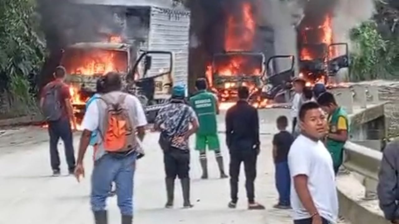 ELN quema tres camiones de carga entre Quibdó - Pereira.