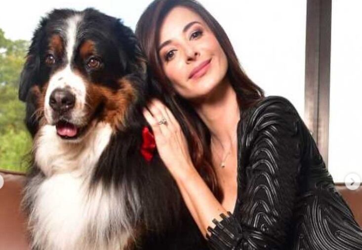 "HASTA SIEMPRE ALMA MÍA
Ahora eres nuestro perrito eterno, Napito. Gracias por darnos el privilegio de ser tu familia. ¡Qué fortuna tuvimos!
Gracias por ser tan valiente y luchar tanto para regalarnos más tiempo a tu lado", dijo Giraldo en su mensaje en Instagram.