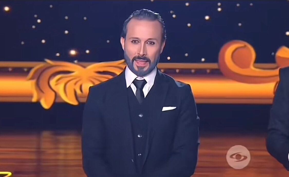 Amparo Grisales se mete debajo de la mesa en medio de la presentación de Yo me llamo Miguel Bosé