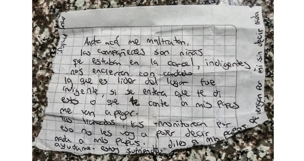 Esta carta de auxilio fue enviada a sus familiares por una menor recluida en la Fundación de Jesús. Pide que la saquen del lugar.