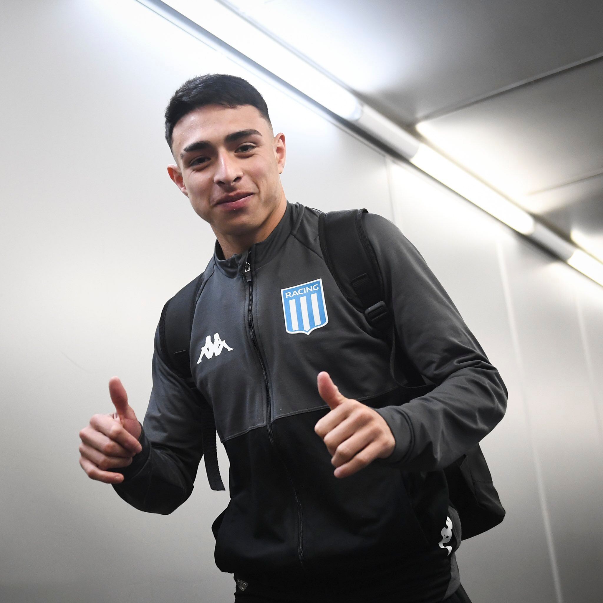 Parte del equipo de Racing llegando a Colombia para su duelo ante Nacional.