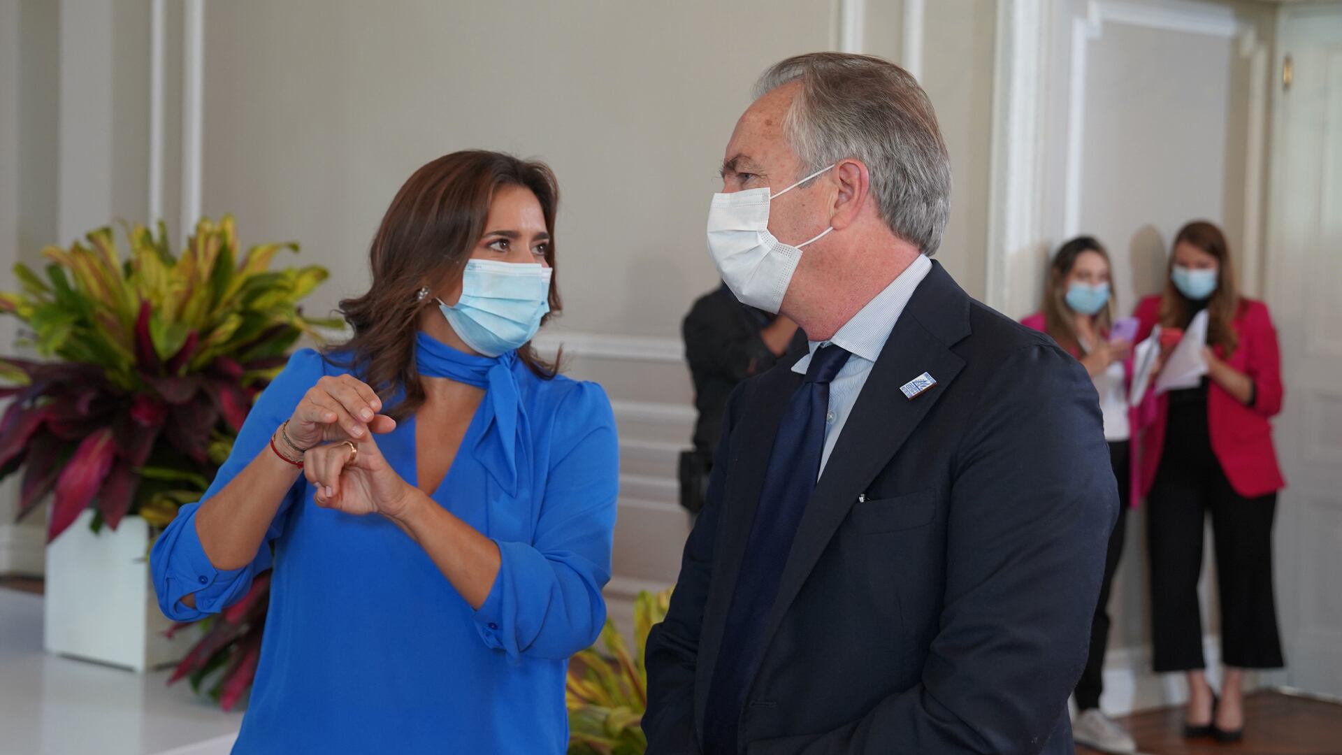 María Juliana Ruiz, primera dama de la Nación y el director del WFP en Colombia, Carlo Scaramella, durante el lanzamiento de I4N en Bogotá.