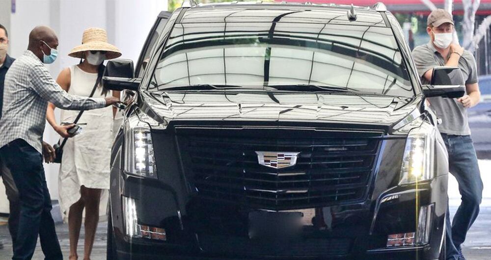 Los duques de Sussex fueron fotografiados saliendo de una cita médica en julio de 2020. Foto de The Grosby Group.