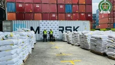 La policía nacional incauta 8,2  toneladas de cocaína en el puerto de Buenaventura.