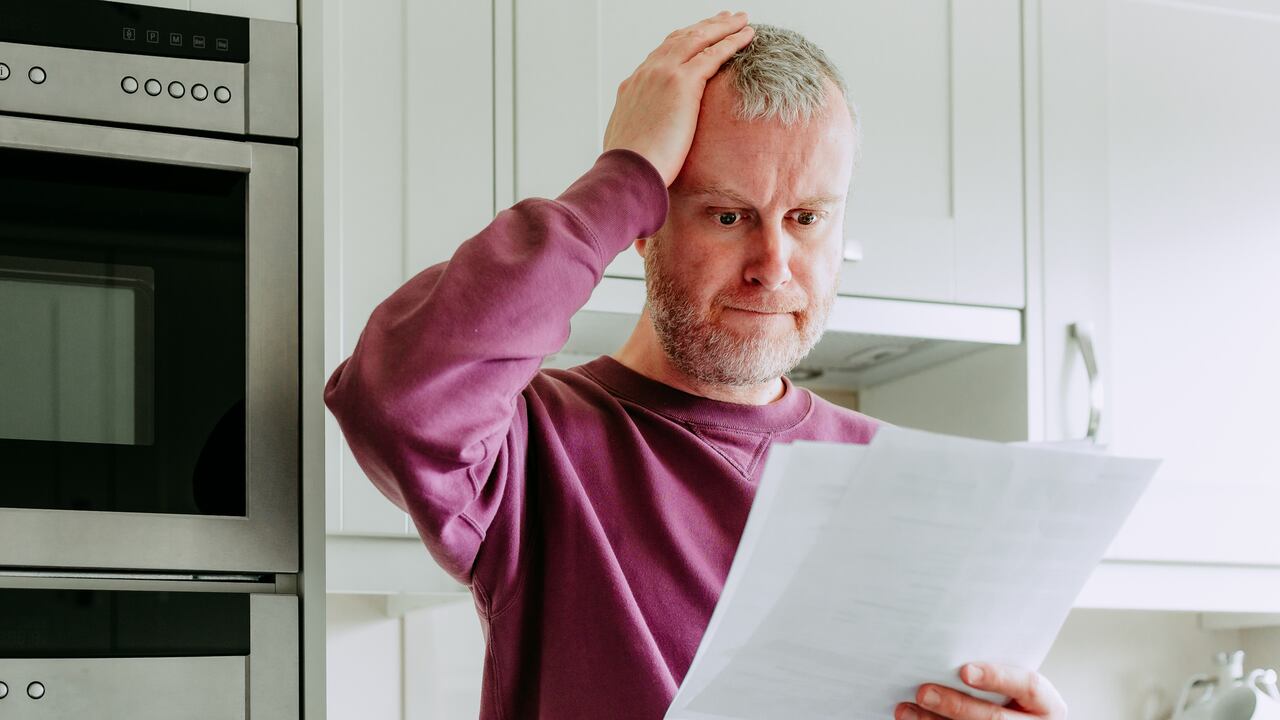 Muchos dispositivos continúan utilizando electricidad, aunque nadie los esté usando, y esa energía se refleja en la factura.