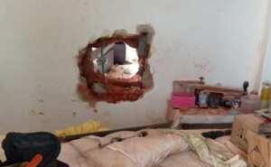 Así quedó la pared por la que los delincuentes pretendían entrar a la casa