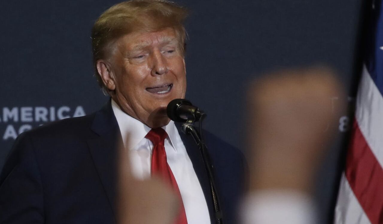 Donald Trump da un discurso ante sus seguidores en New Hampshire.