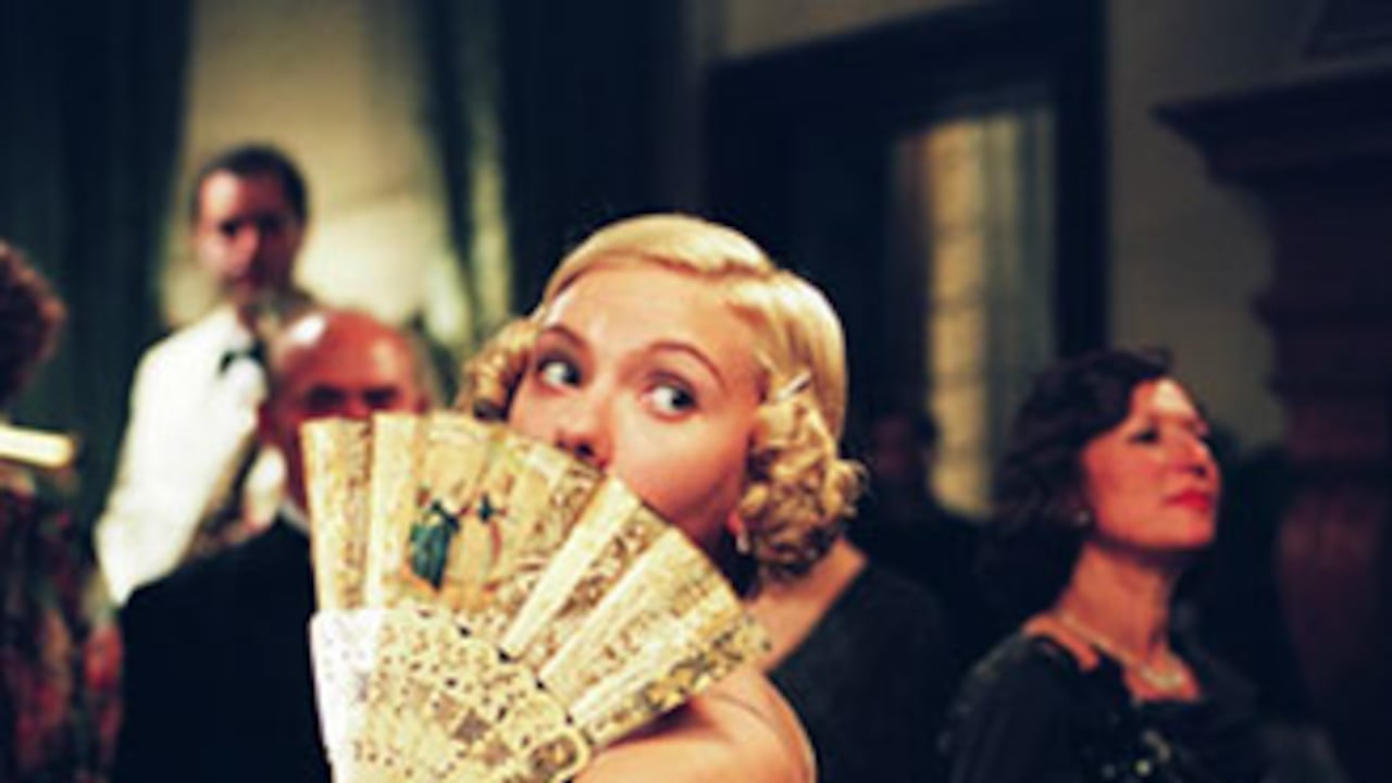 El abanico de Lady Windermere (Scarlett Johansson) será determinante para resolver una divertida trama de infidelidades