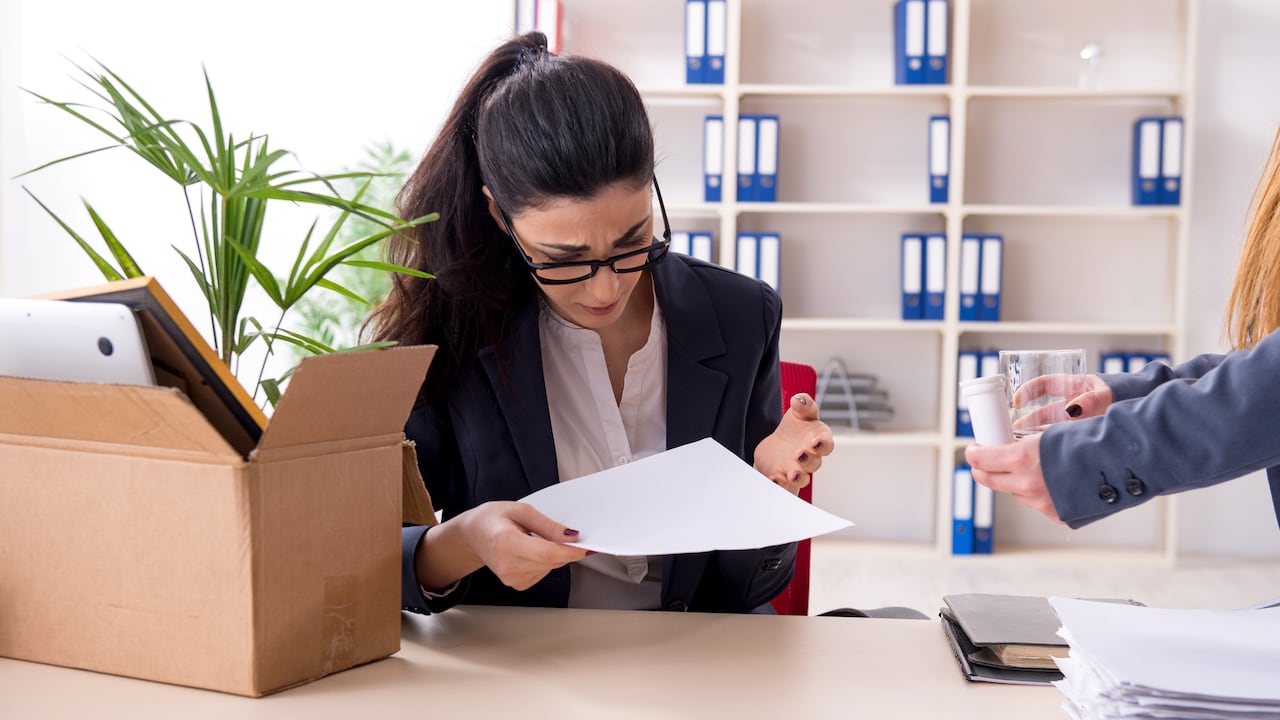 Los despidos en las empresas ocurren frecuentemente.