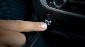 Los carros modernos tienen sistemas Start Stop que permiten apagar el motor cuando el auto se detiene.