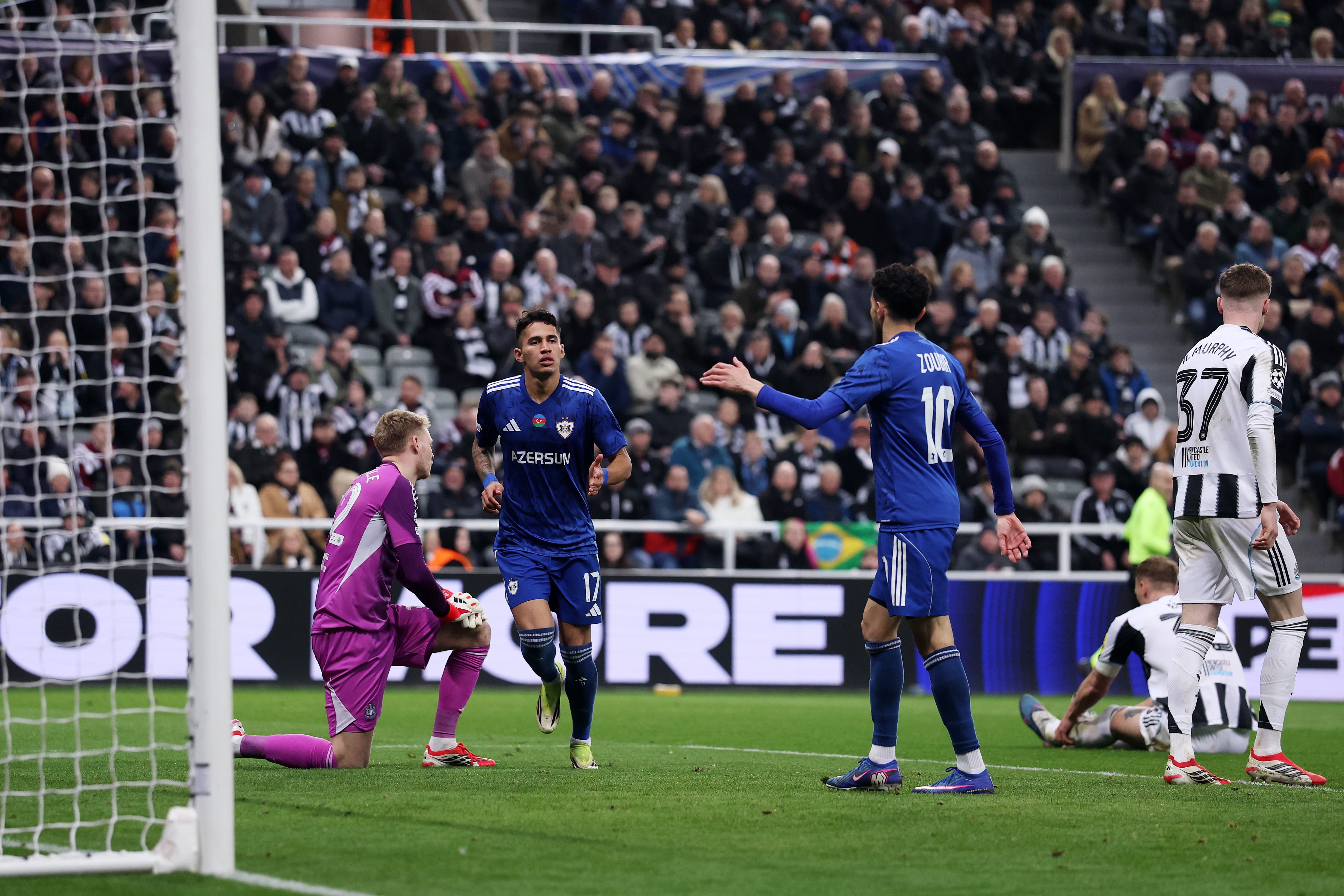 Camilo Durán anotó en la visita de Qarabag al Newcastle por Champions League.