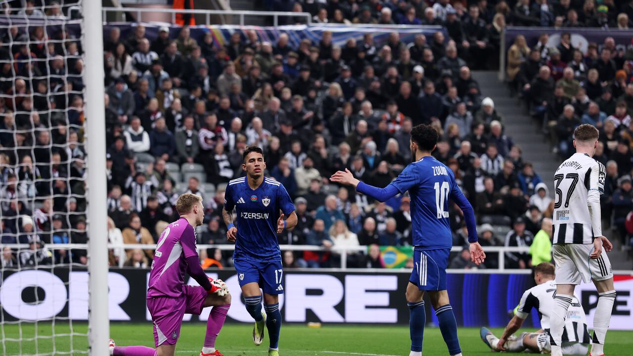 Camilo Durán anotó en la visita de Qarabag al Newcastle por Champions League.