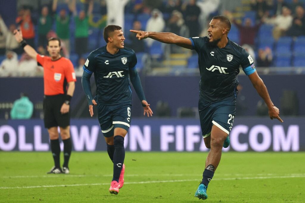 Nelson Deossa marcó en la goleada 3-0 de Pachuca sobre Botafogo en la Copa Intercontinental. Los Tuzos disputarán la semifinal de certamen internacional.