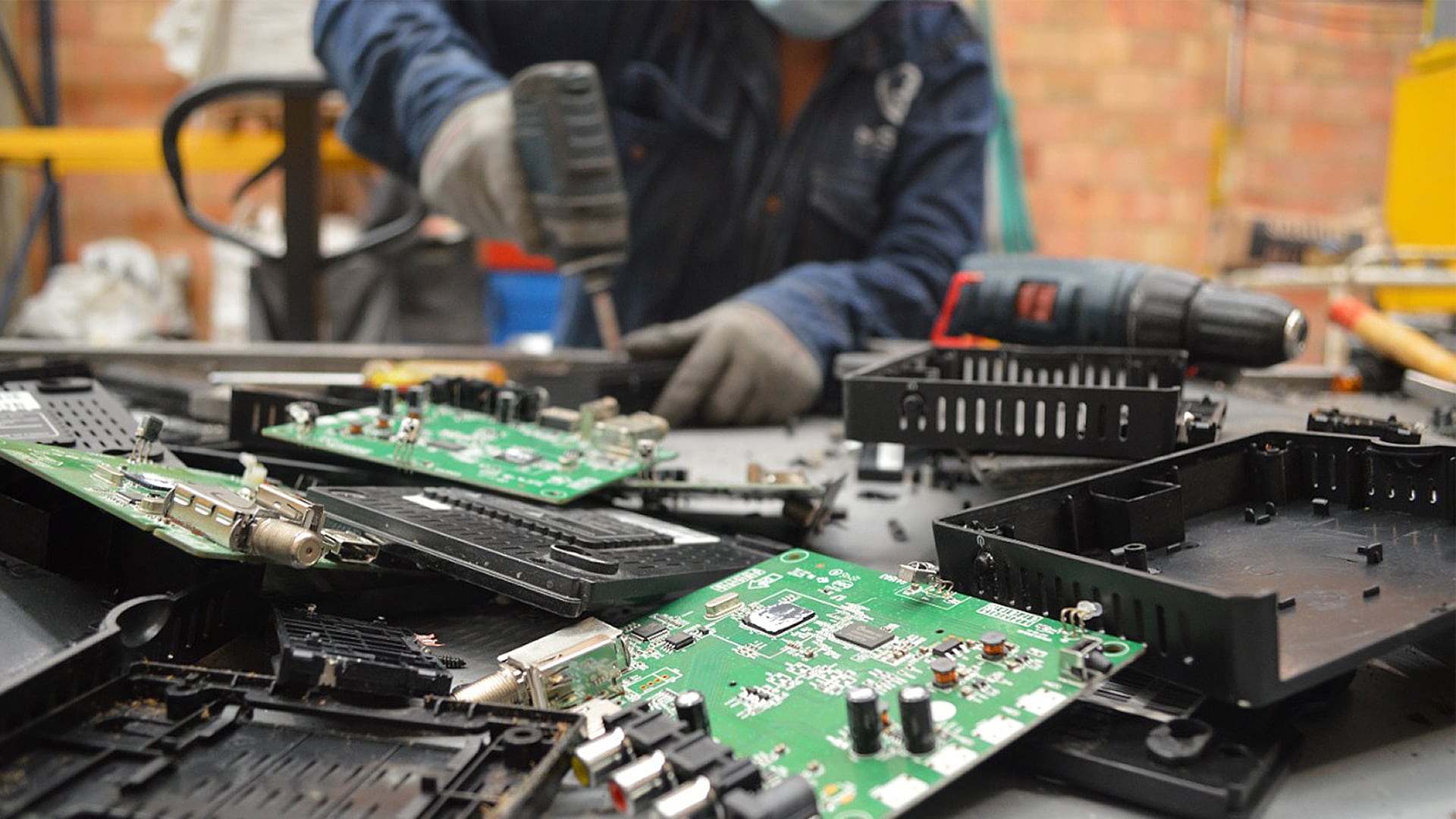 En Claro Colombia, el ciento por ciento de los residuos relacionados con antenas de celulares móviles, equipos de soluciones residenciales y de la red interna entran en el proceso de economía circular.