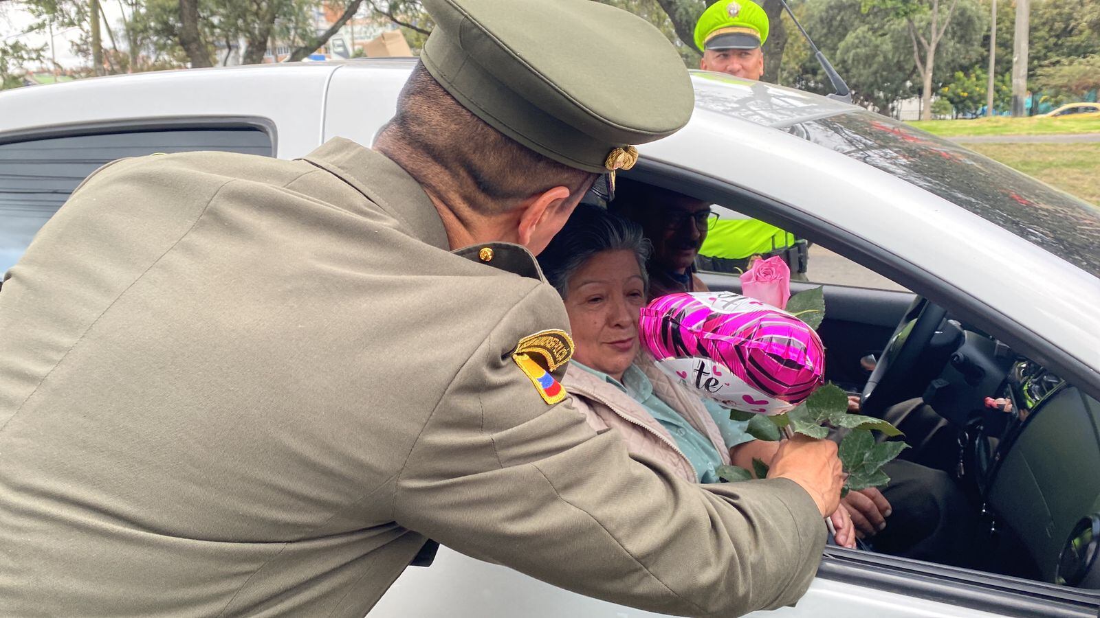 La Policía de Tránsito en Bogotá adelanta una campaña para evitar siniestros en la celebración de las madres. Puestos de Control.