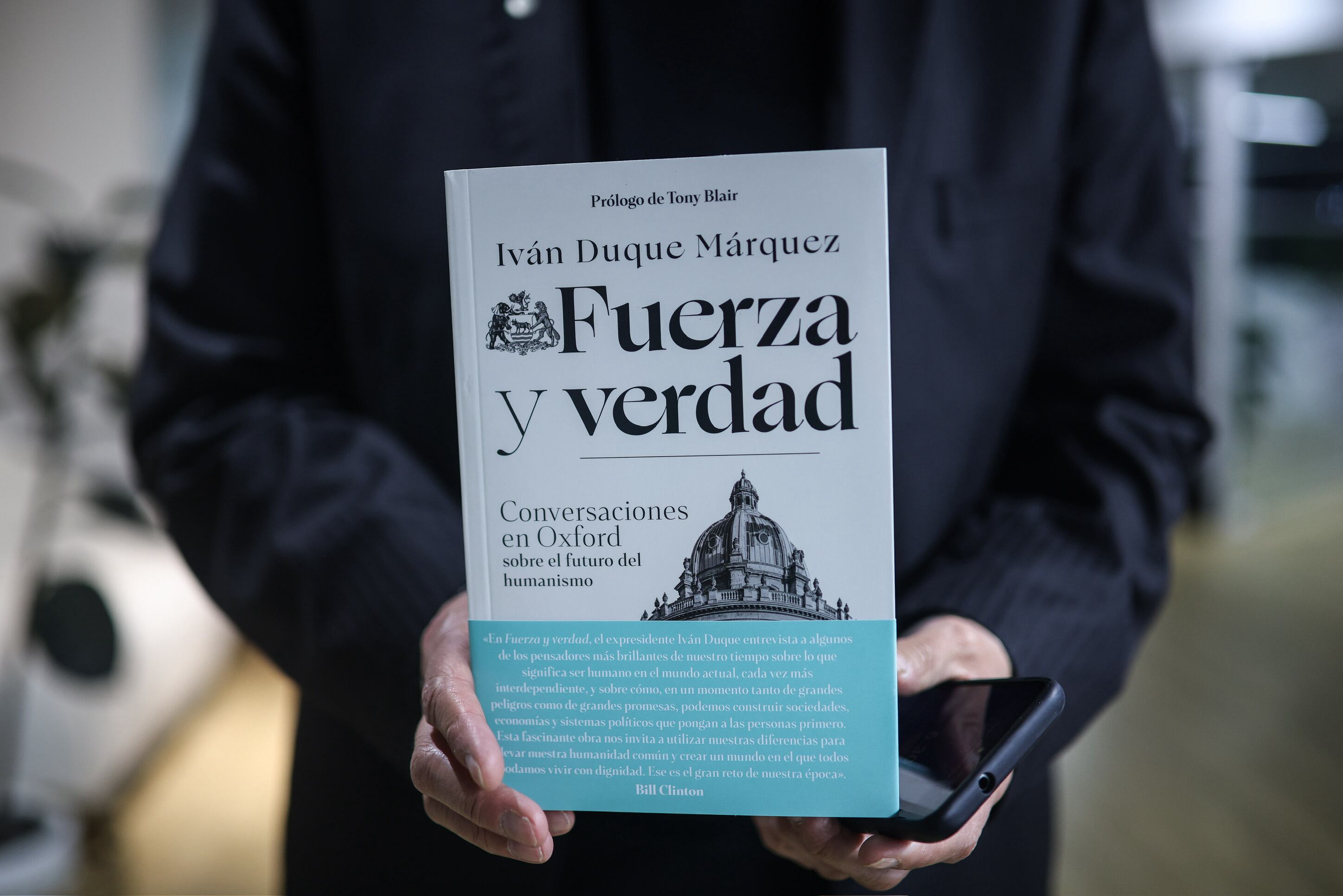 Bogotá. Julio 02 de 2025. El expresidente de Colombia , Iván Duque, presentó su más reciente libro,  Fuerza y verdad: conversaciones en Oxford sobre el futuro del humanismo, en un conversatorio que se realizó en la Fundación Innovación para el Desarrollo.