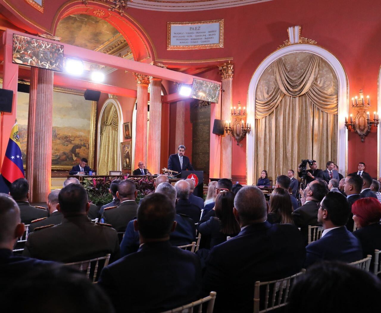 Nicolás Maduro presentó ante la Asamblea Nacional las propuestas para la reforma constitucional.