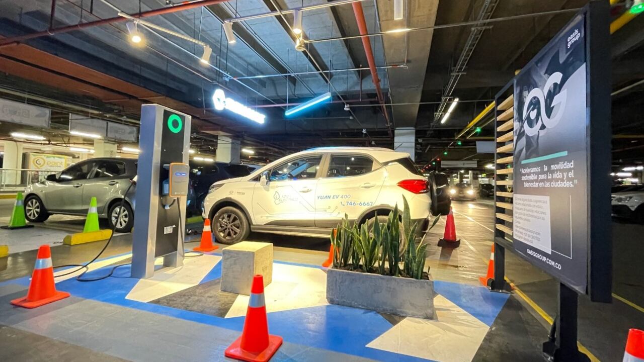 Oasis Group opera 46 de las 110 estaciones de carga para vehículos eléctricos que hay en Colombia: Foto: Oasis Group