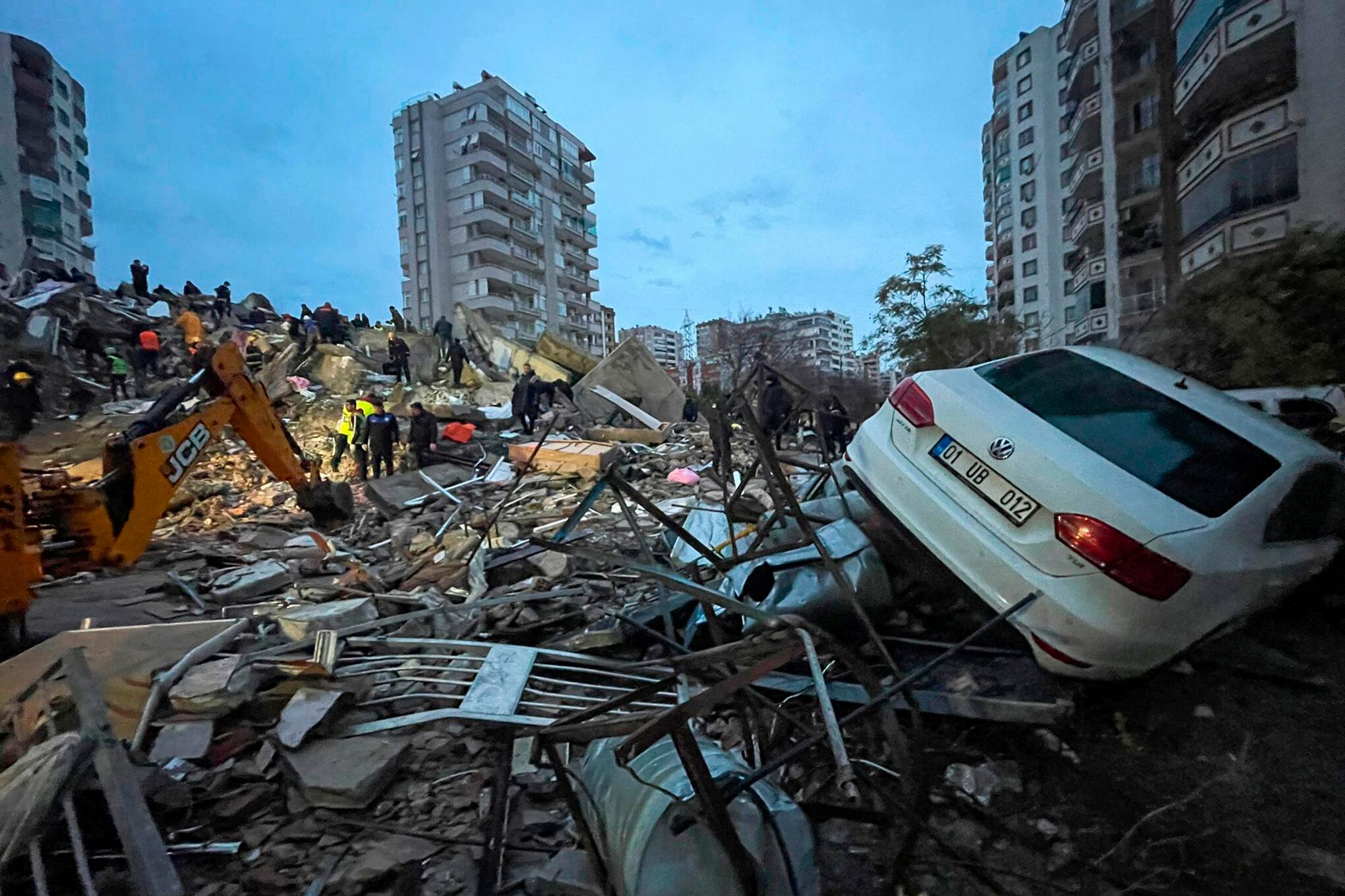En imágenes : Fuerte terremoto sacude Turquía y Siria