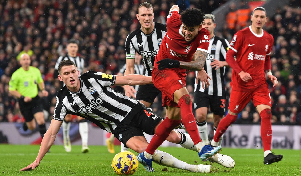 Luis Díaz jugando con Liverpool el 1 de enero de 2024 en Premier League