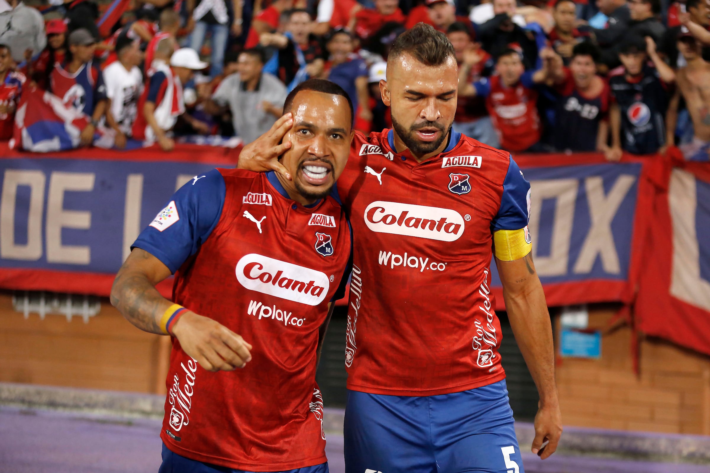 MEDELLIN - COLOMBIA, 01-03-2022: Felipe Pardo del Medellín celebra después de anotar el primer gol de su equipo durante partido entre Deportivo Independiente Medellín y Águilas Doradas Rionegro por la fecha 9 como parte de la Liga BetPlay DIMAYOR I 2022 jugado en el estadio Atanasio Girardot de la ciudad de Medellín. / Felipe Pardo of Medellin celebrates after scoring the first goal of his team during Between Deportivo Independiente Medellin and Aguilas Doradas Rionegro match for the date 9 as part of the BetPlay DIMAYOR League I 2022 played at Atanasio Girardot stadium in Medellin city. Photo: VizzorImage / Luis Benavides / Cont