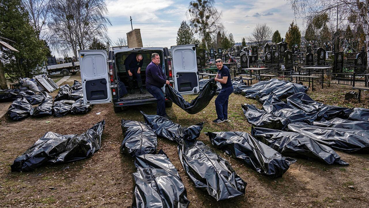 La ciudad de Bucha ha sido testigo de la brutalidad del conflicto. Fosas comunes encontradas allí y llenas de civiles tienen indignado al mundo.