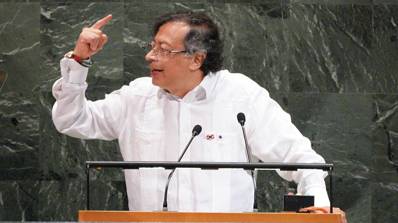 “Ni un paso atrás y jamás de rodillas... Nunca he tenido comportamientos mafiosos. No tengo un dólar en Estados Unidos. No hay cuenta que congelarme”. 