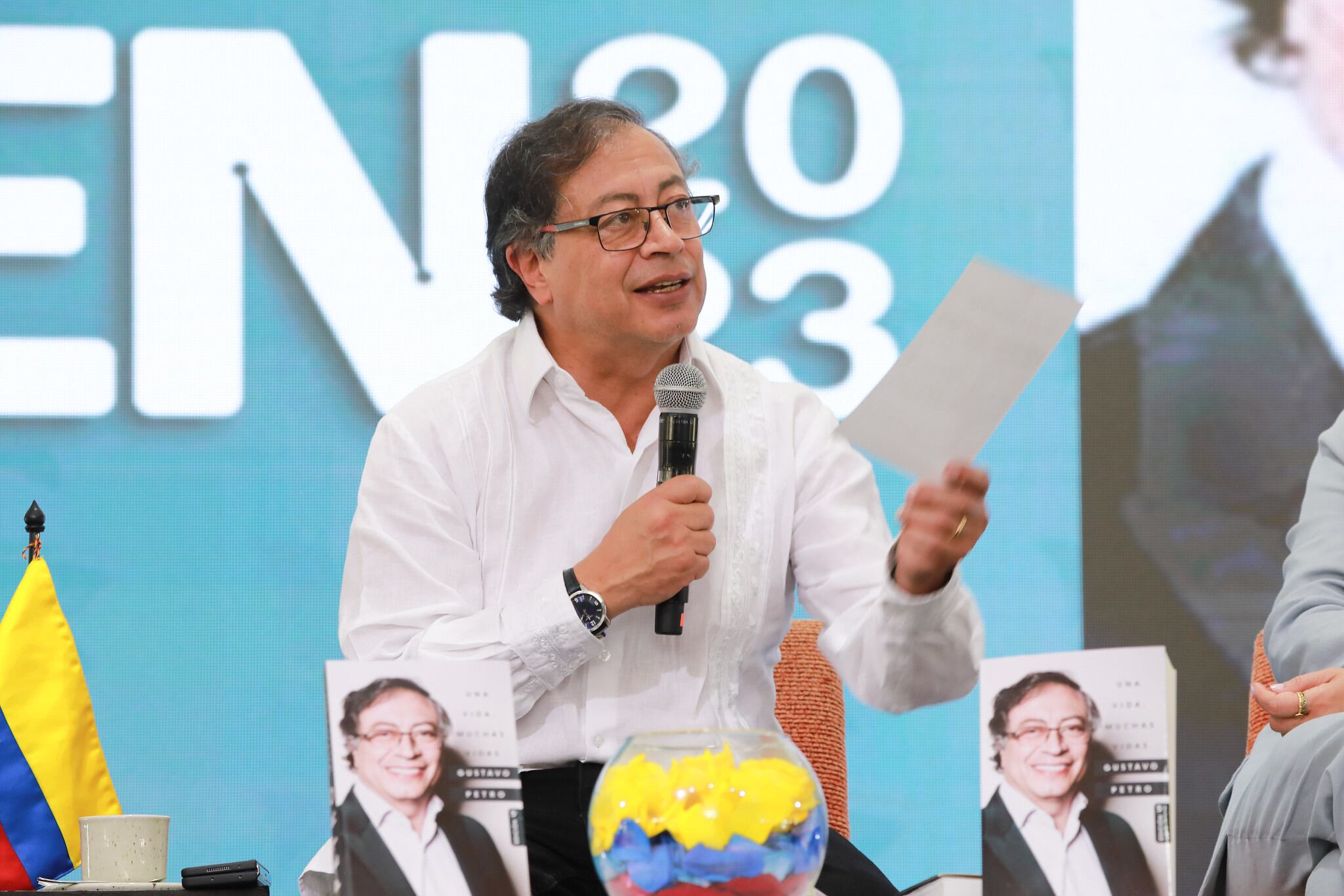 El presidente Gustavo Petro en la Feria Internacional del Libro de Venezuela.