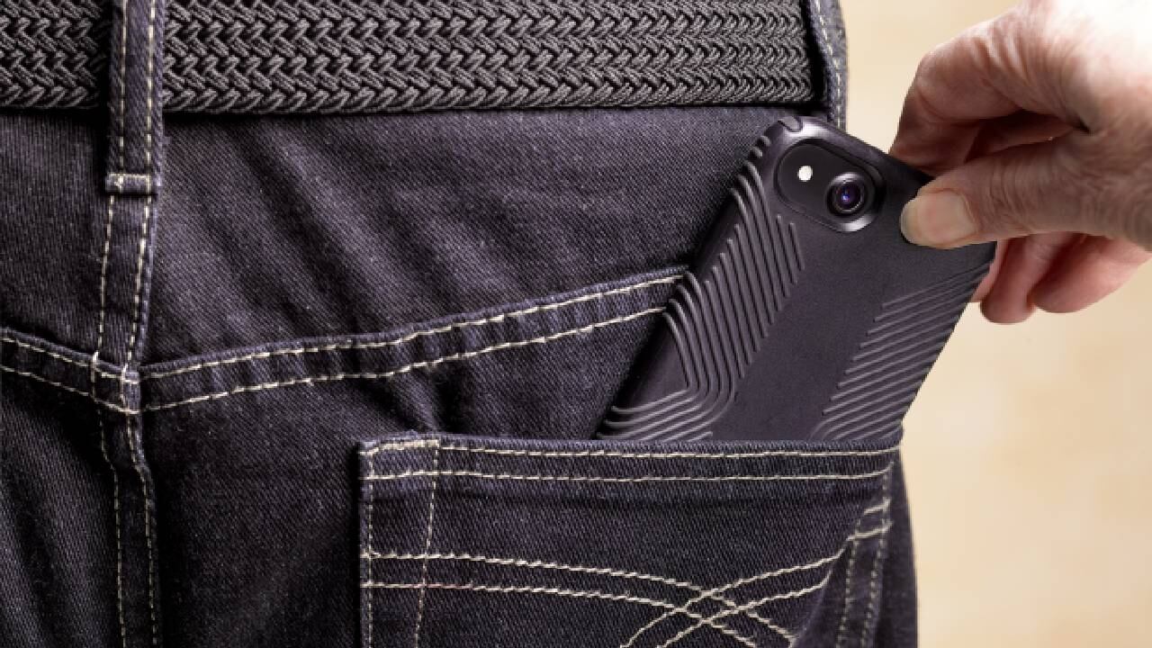 El trabajo conjunto de la Policía y Fiscalía, dio con la captura de cinco presuntos integrantes de la banda que eliminaba códigos de seguridad de celulares. Foto GettyImages.