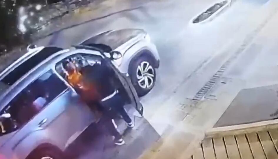 Momento en que roban 200 millones de pesos en joyas a un turista en El Poblado.