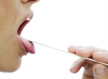 La limpieza adecuada de los dientes y encías ayuda a prevenir enfermedades en la boca. 