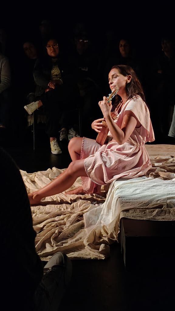 En la sala Buenaventura del teatro Casa E, Diana Ángel interpreta 'Gato por liebre', monólogo de Piedad Bonnet.